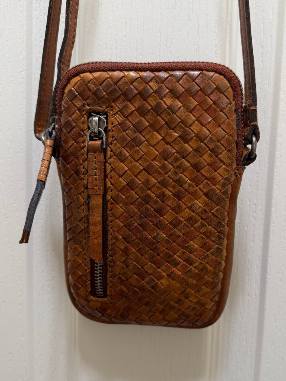 Wild West Los Angeles Woven Leather Crossbody Phone Bag Cognac Brown Minimalist - Picture 5 of 14